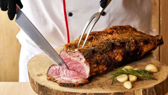 Kupon makan tengah hari hari biasa dengan daging lembu panggang sepuas hati di lobi bar Courtyard by Marriott Taipei (makan malam hari biasa +NT$200)