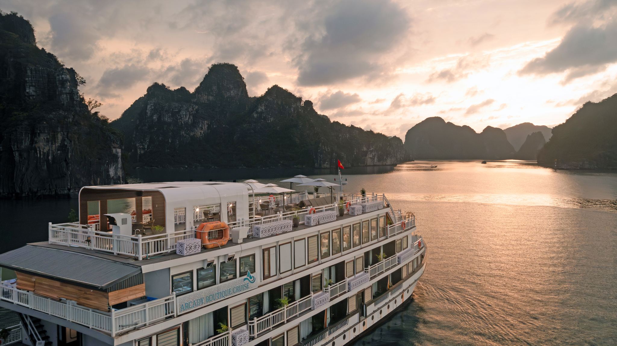 Halong Bay & Lan Ha Bay Less touristy on 5-Star Arcady Boutique Cruise, All Inclusive