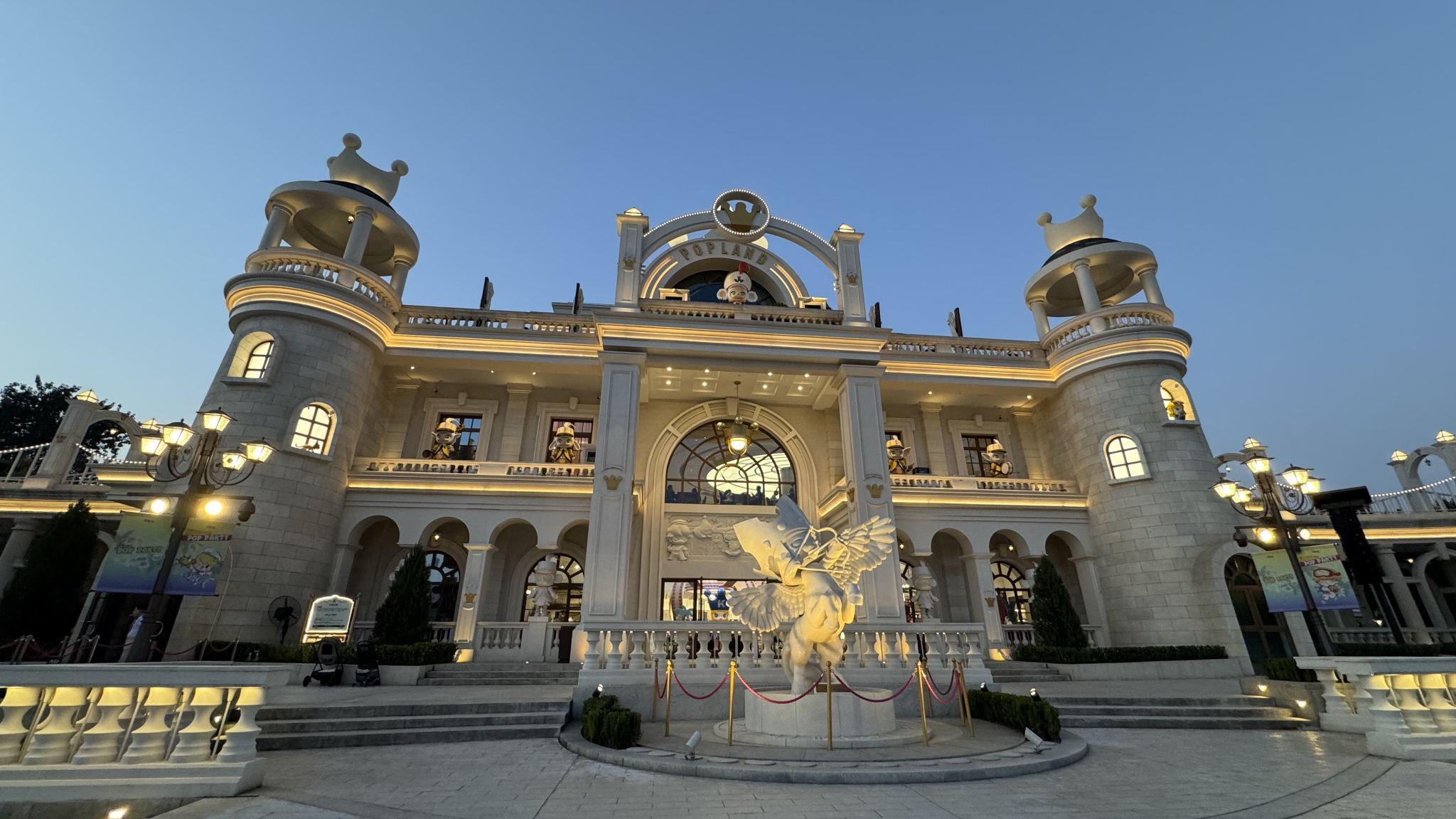 Beijing POPMART City Park + 798 Art Zone 1-day tour|Optional private guide in Chinese/English