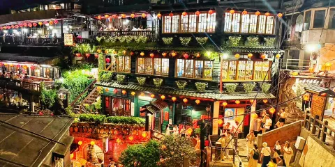 台北101+夜九份 經典拼車市區一日遊 (贈送五十嵐珍珠奶茶)