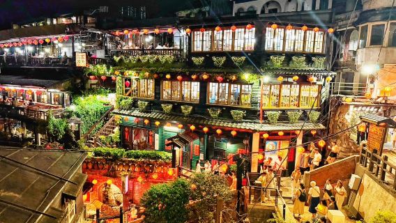 Taipei 101 + Jiufen night classic shared city day tour (includes 50 Lan bubble tea)