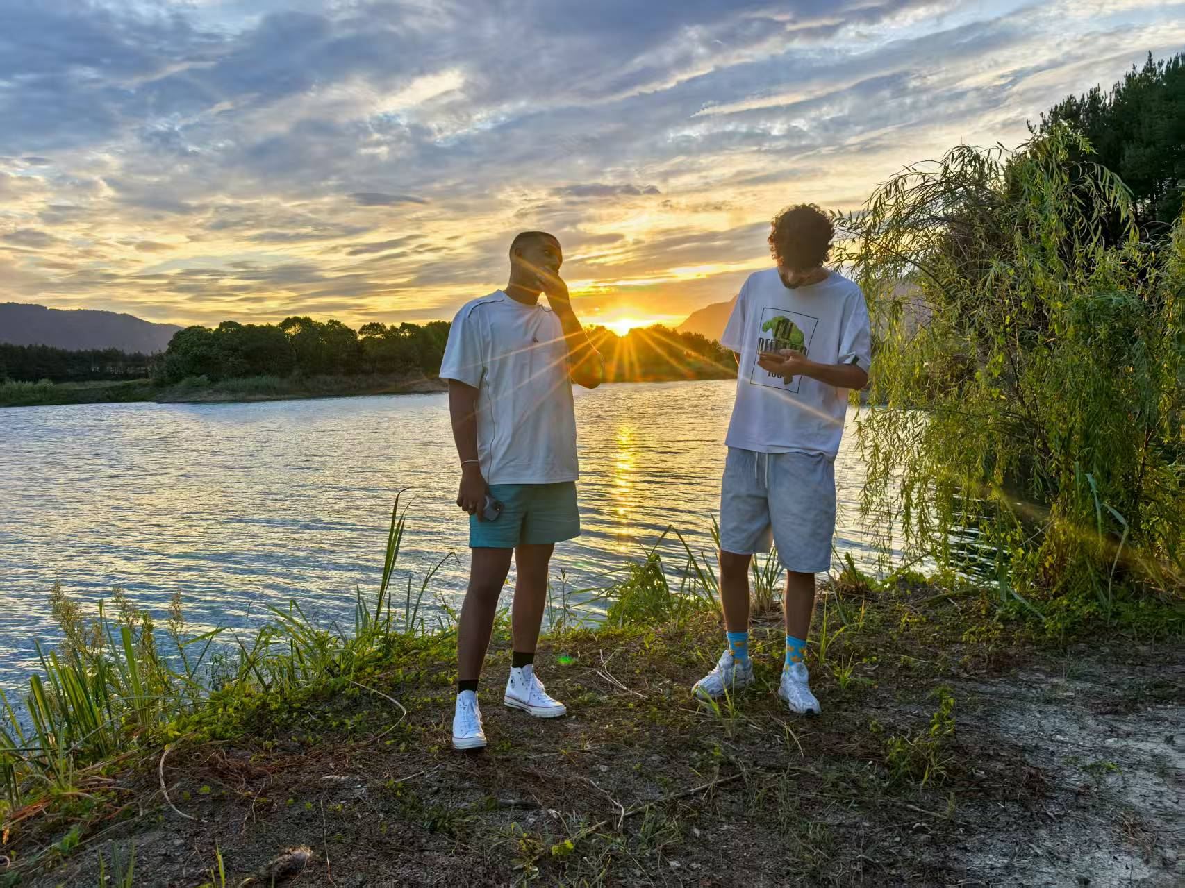 การสำรวจทะเลสาบ Xiandao - ป่าและน้ำกระเซ็น