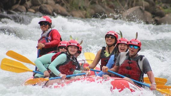 Kelas Arung Jeram San Jose 2-3 dengan Koneksi ke La Fortuna