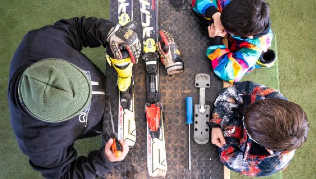 El Colorado Ski: Ticket, Lessons, Transport, Add-on Clothing