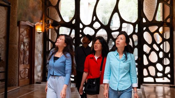 「巴塞隆納」高迪三大建築徒步遊：現代主義藝術探索之旅