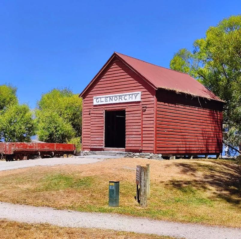 New Zealand 1-day tour Glenorchy Paradise Arrowtown Cromwell Lake Wānaka