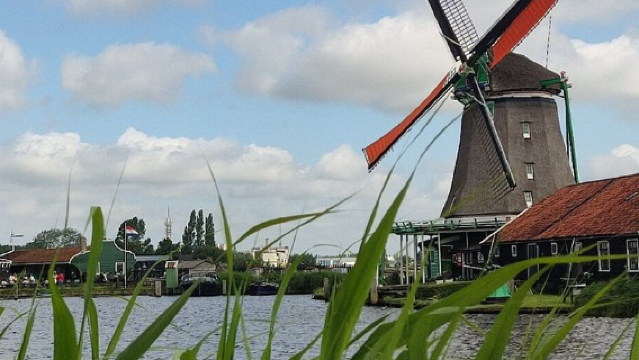 Lawatan sehari kumpulan kecil 2-8 orang kongsi kenderaan berbahasa Cina di Kampung Kincir Angin dan Kampung Giethoorn Amsterdam Belanda serta Bandar Lego
