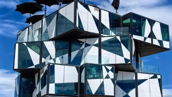 Adelaide Hallett Cove Conservation Park + The d'Arenberg Cube + Victor Harbor / Chinese private charter