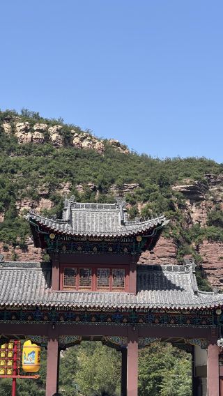 1-day private charter tour to Zhaozhou Bridge and Cypress Chan Monastery in Shijiazhuang, Hebei with English service available