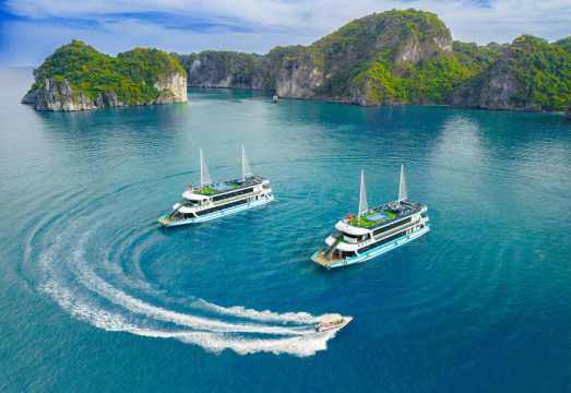 Aurora Halong one day tour: Lunch buffet, Kayaking, Sungsot cave, Titop island, Sunset party