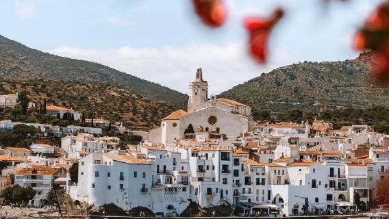 Barcelona to Cadaques (Dali's Hometown) 1-Day Round-Trip Tour with Chinese-Speaking Private Charter