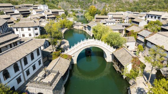Pékin : Grande Muraille de Jinshanling avec visite nocturne de la ville aquatique de Gubei et de la Grande Muraille de Simatai