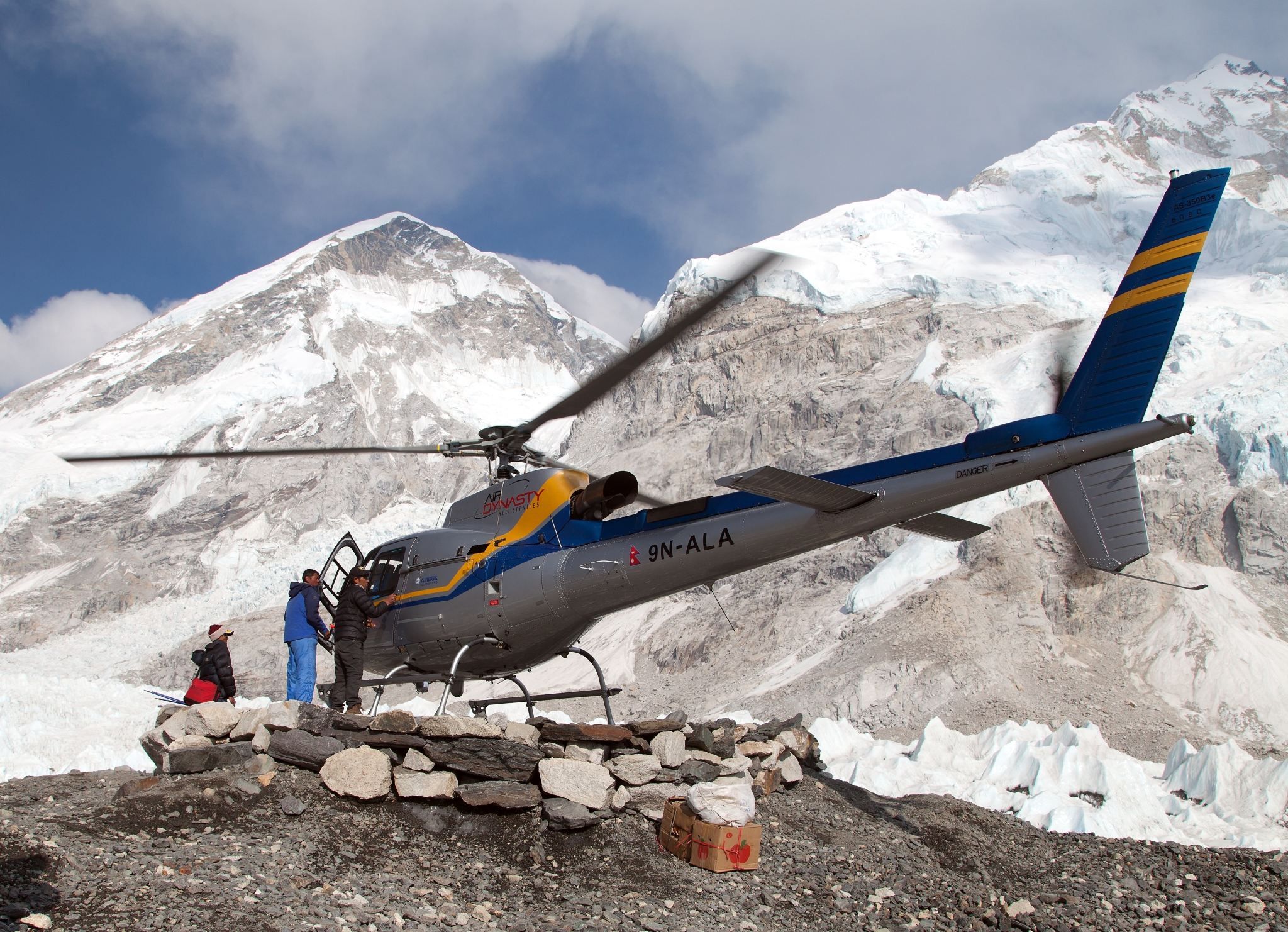 Kathmandu: One Day Everest Base Camp Helicopter Tour with Breakfast