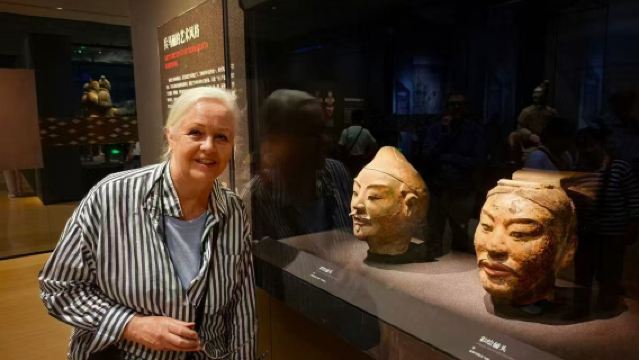 ทัวร์ส่วนตัวหนึ่งวัน เยี่ยมชมพิพิธภัณฑ์ทหารดินเผาอย่างลึกซึ้ง&ปั้นทหารดินเผาแบบจิ๋วด้วยตัวเอง&เยี่ยมชมบ้านถ้ำท้องถิ่น