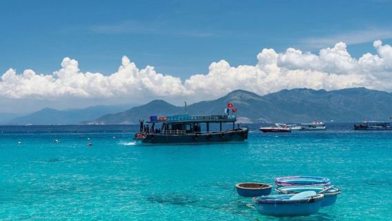 Phu Quoc Island speedboating cruise (three-island tour + riding the blue waves + experience tropical island romance)