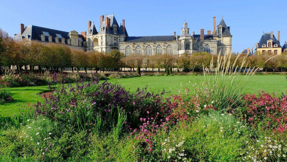 France Paris private charter | Roam Fontainebleau Palace and visit Barbizon painter village with a Chinese-speaking driver