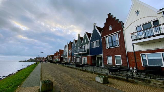 Half-Day Tour to Zaanse Schans + Volendam + Marken + Edam (English Bus Tour)