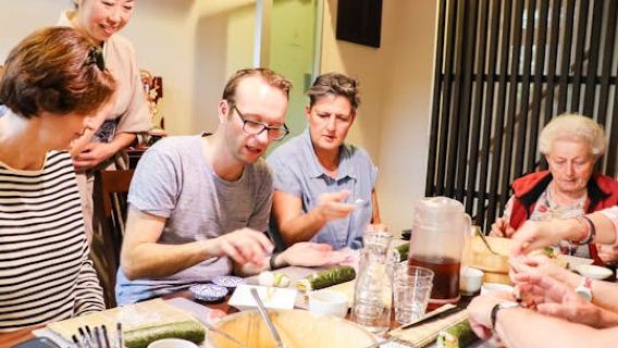 Kyoto Style Traditional Homemade Sushi Making Class