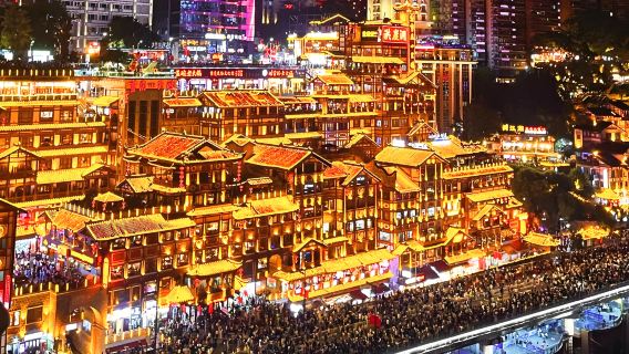 อนุสาวรีย์ปลดแอก + สถานีรถไฟหลี่จื่อป้า + White Residence + ตลาดเครื่องปั้นดินเผาฉือโข่ว + หงหยาต้ง [เหมารถทัวร์ 1 วันในเมืองฉงชิ่ง]