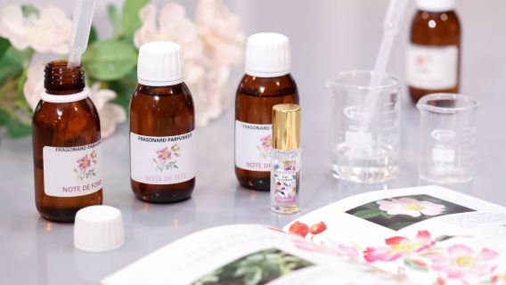 Workshop di creazione di profumi al Museo del Profumo Fragonard a Parigi, Francia