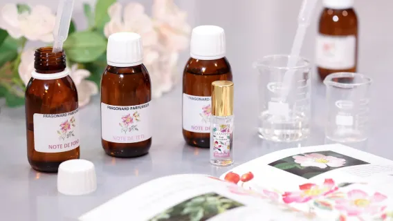 Workshop di creazione di profumi al Museo del Profumo Fragonard a Parigi, Francia