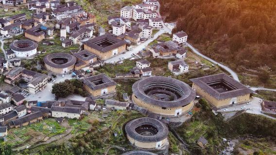 tour 1 ngày Nam Tĩnh Điền Loa Khanh + Vĩnh Định Cao Bắc Thổ Lâu Vương (2 điểm tham quan) + hướng dẫn viên đa ngôn ngữ + đưa đón miễn phí