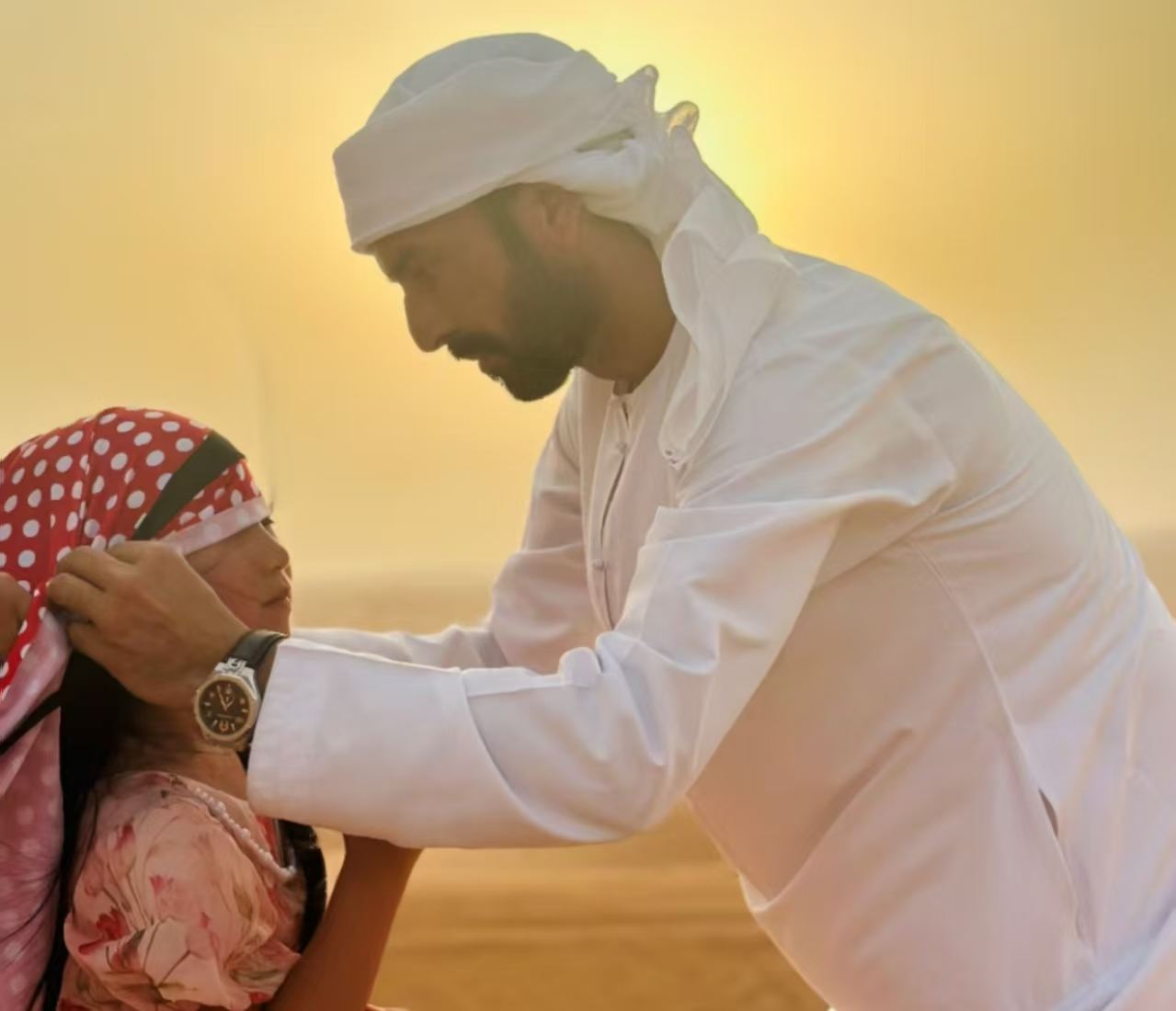 Dubai Red Dune Desert Safari [Optional Air-Conditioned Room, Hotel Transfer + Dinner Show with Camel Ride + Henna Painting]