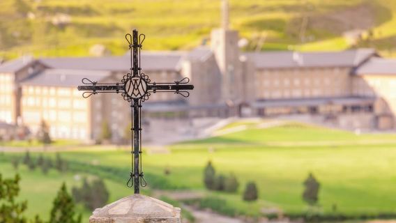 Barcelona to Vall de Núria: Pyrenees Mountain Wander Tour