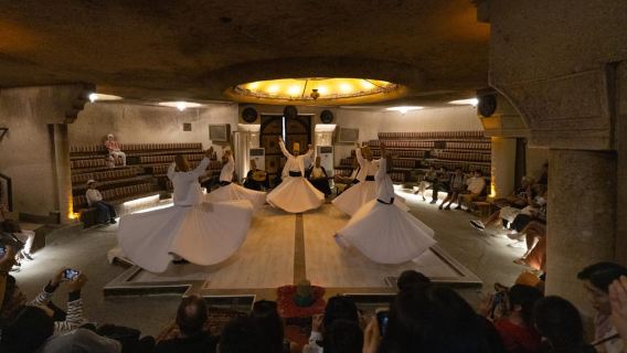 Spectacle de derviches tourneurs en Cappadoce avec audioguide