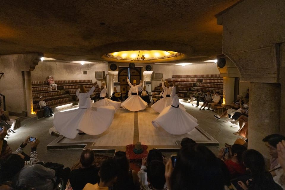 Spettacolo dei dervisci rotanti in Cappadocia con audioguida