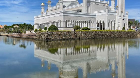 汶萊蘇丹清真寺-蘇丹紀念館-帝國酒店-哲魯東海灘一日遊