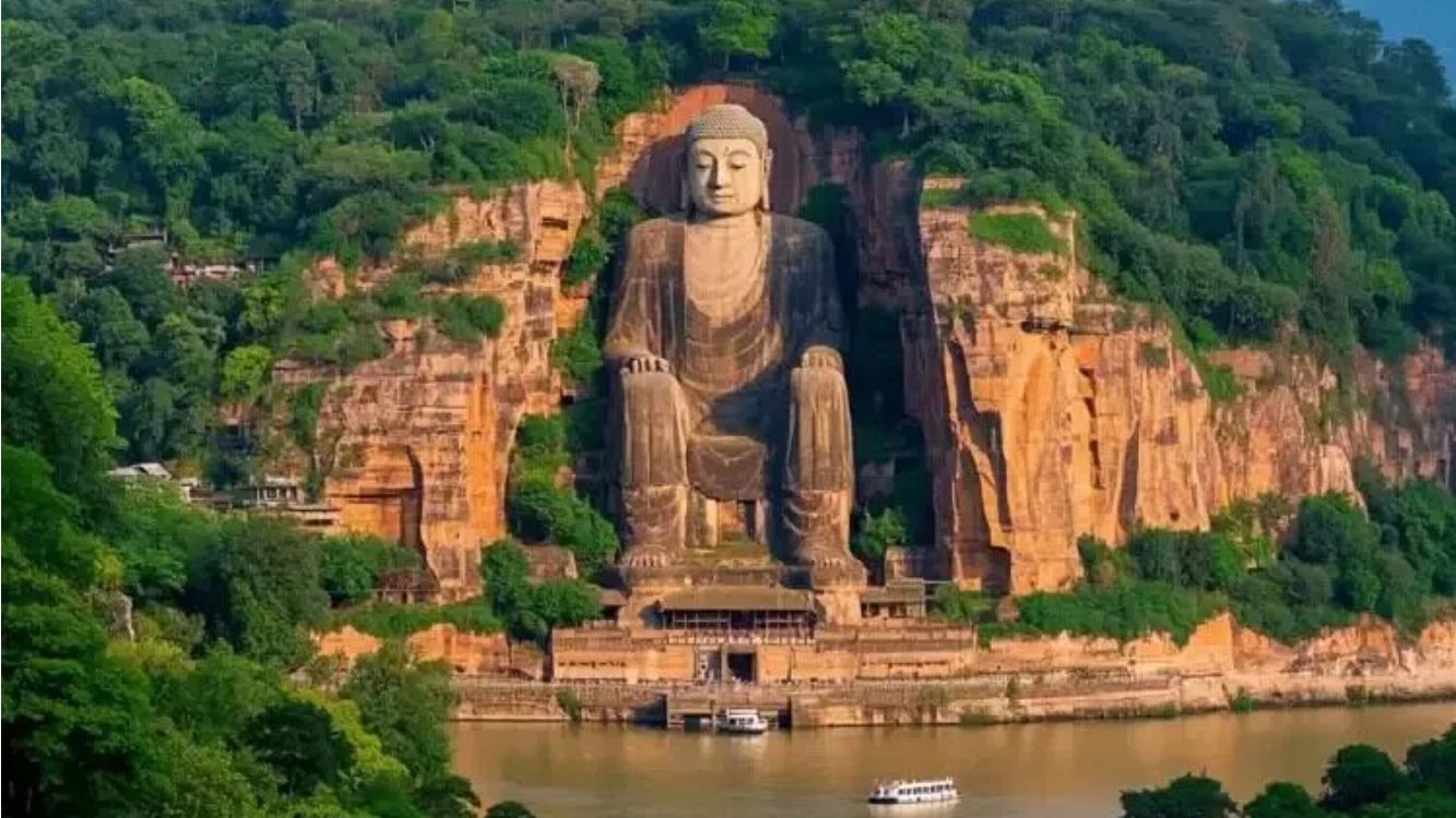 All-Inclusive Private Tour:Leshan Buddha Boat Ride & Suji Old Town with English Guide