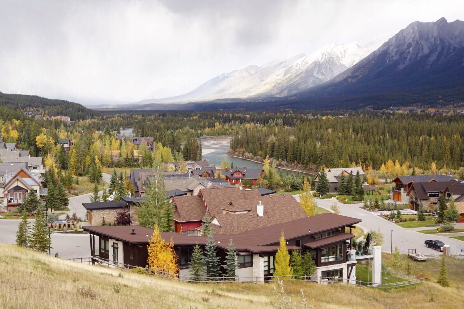 Calgary + Banff National Park + Lake Louise round-trip