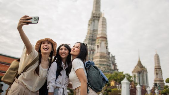 Bangkok Walking Tour of Grand Palace and Iconic Riverside Temples
