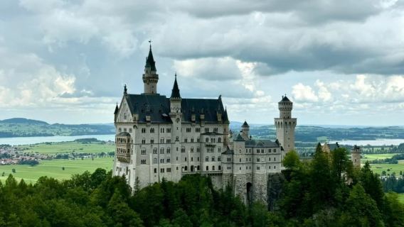 Munich to Neuschwanstein Castle and Hohenschwangau Castle - Alpsee and Oberammergau Round-Trip Private Charter Selection