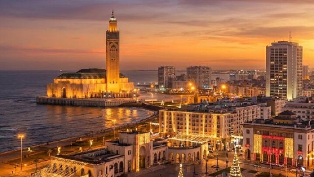 Lawatan Malam Bandar Casablanca dan Makan Malam Tradisional Maghribi