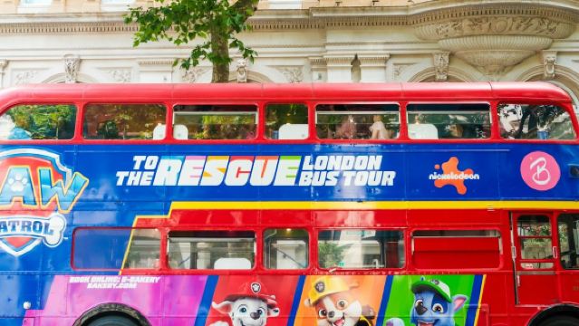 Londra: Tour Pomeridiano con Tè Guidato a Bordo dell'Autobus di PAW Patrol