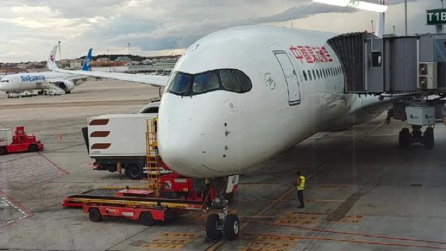 Lapangan Terbang Madrid, Sepanyol | Pemandu Berbahasa Cina Ambil di Lapangan Terbang\Penghantaran ke Lapangan Terbang