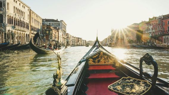 Venice: VIP Champagne Gondola Ride - 1 Hour Private Tour