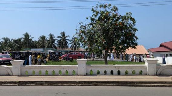 Private Cape Coast Township Tour by Tuk-Tuk with Local Guide