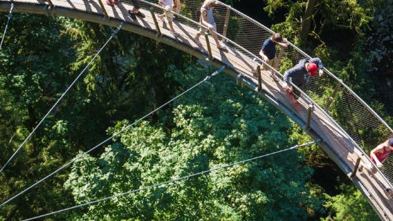 private charter to Stanley Park in Vancouver, Canada with Chinese driver and guide 562667911315