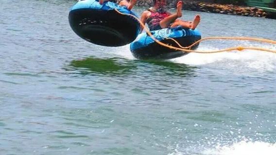 Donut Tube Ride in Mirissa