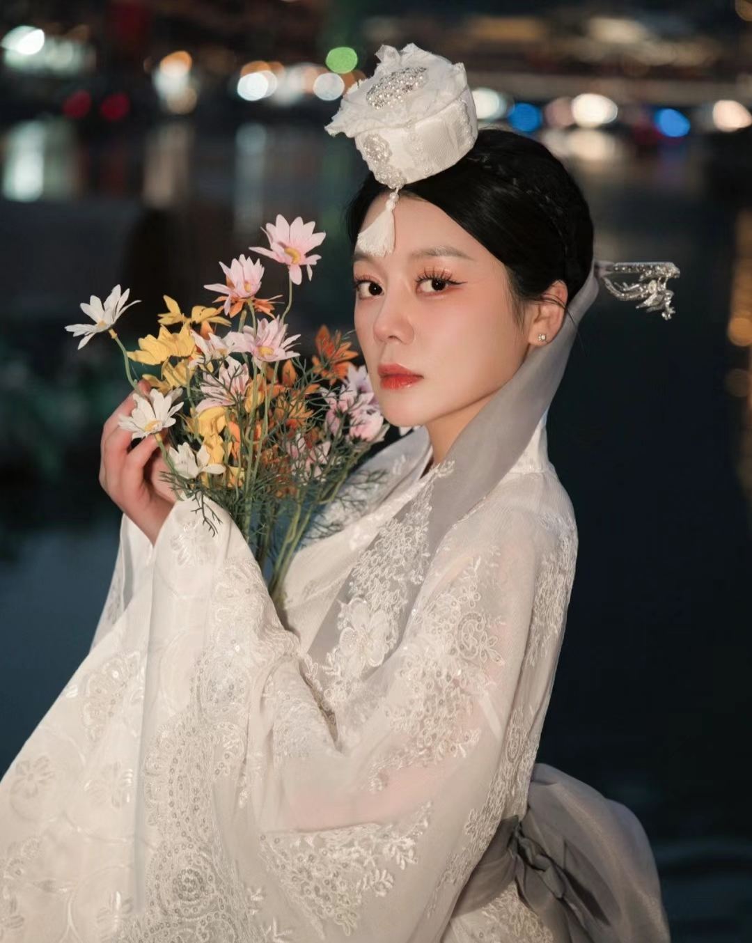 Xinyang Trip Moments[Fahrer, Reiseleiter und Trip Moments-Fotograf + Make-up & Outfits + maßgeschneiderte Reiserouten + Drohnen-Kurzfilm + alle Originalfotos inklusive + keine Personenbeschränkung]