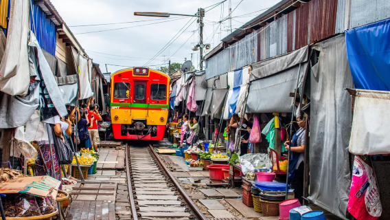 プラナコーンシーアユタヤ必訪スポットワンデーツアー：水上マーケット＆寺院
