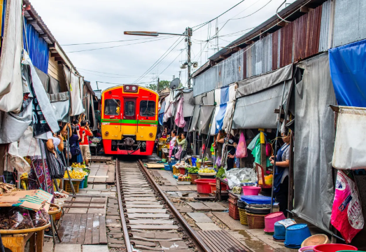 Phra Nakhon Si Ayutthaya Must-Visit Attractions Day Tour: Floating Market & Temples