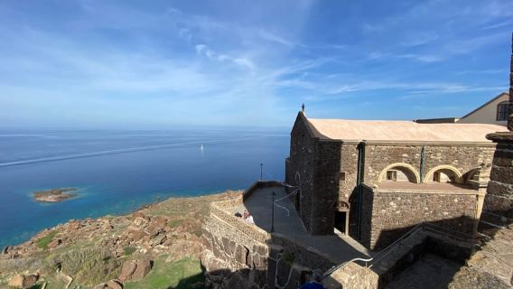Castelsardo: Medieval Village Walking Tour with Aperitif