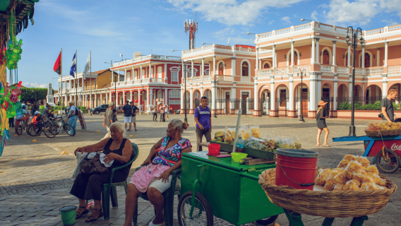 Granada: City Walking Tour and Horse-Drawn Carriage Ride