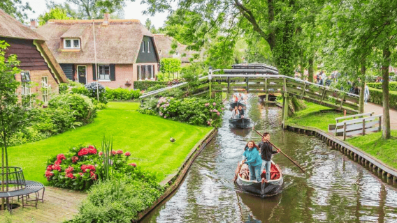 Ab Amsterdam: Geführter Tagesausflug nach Giethoorn mit Kanalrundfahrt