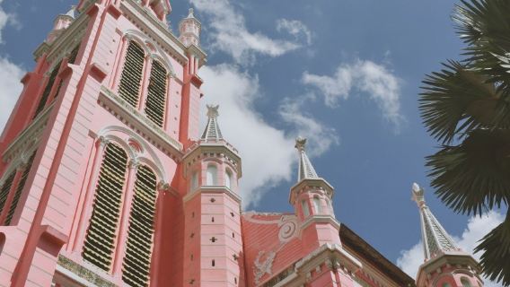 Buchung nach Beratung / Historisches Museum von Vietnam, Ho-Chi-Minh-Stadt, Saigon-Fluss, Wiedervereinigungspalast, Cu-Chi-Tunnel, Damm, Pham Ngu Lao Straße / Flughafen / Punkt-zu-Punkt-Transport / Reiseführer mit Fahrer / Privater Fahrdienst
