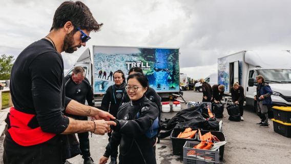 Silfra: Fissure Snorkeling Tour with Underwater Photos